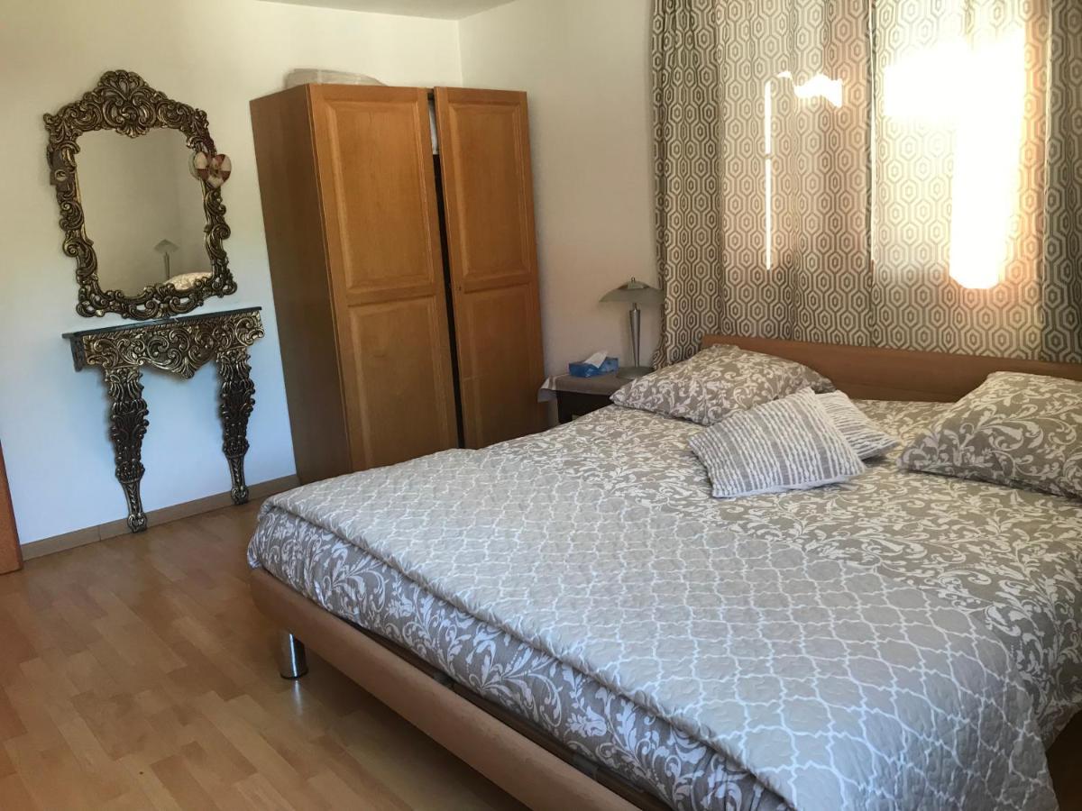 Appartement 2 Chambres Au Coeur Du Vignoble Avec Terrasse Riquewihr Luaran gambar